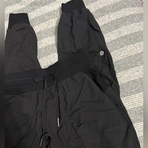 Lululemon black joggers size 4